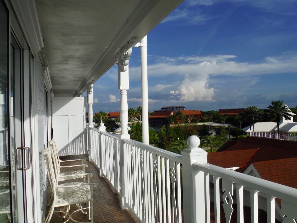 one bedroom balcony chairs